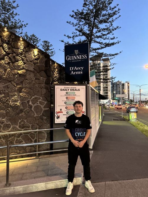 WE MADE IT TO THE GOLD COAST! 🌴🚗